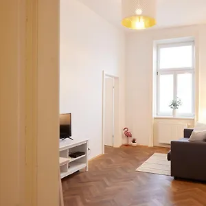 Self-check-in & Perfect Metro Connection I Apartamento Viena